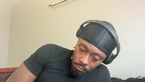 Snapshot of urbandick5 chatting on 22, 10, 2025 urbandick5 online show from 22, 10, 2025