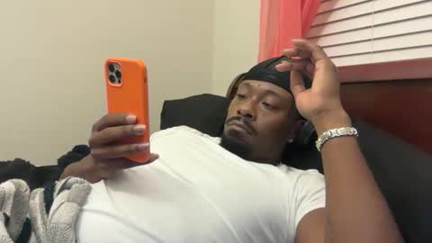 Snapshot of urbandick5 chatting on 28, 10, 2025 urbandick5 online show from 28, 10, 2025