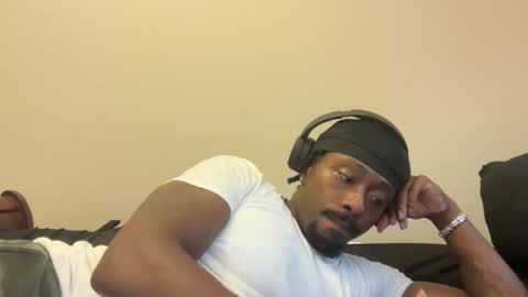 Snapshot of urbandick5 chatting on 4, 11, 2025 urbandick5 online show from 4, 11, 2025