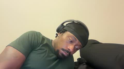 Snapshot of urbandick5 chatting on 6, 11, 2025 urbandick5 online show from 6, 11, 2025