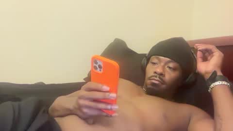 Snapshot of urbandick5 chatting on 18, 11, 2025 urbandick5 online show from 18, 11, 2025