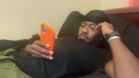 Snapshot of urbandick5 chatting on 19, 11, 2025 urbandick5 online show from 19, 11, 2025