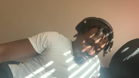 Snapshot of urbandick5 chatting on 22, 11, 2025 urbandick5 online show from 22, 11, 2025