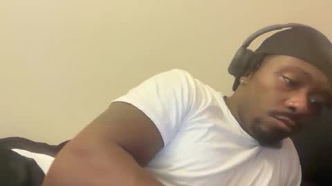 Snapshot of urbandick5 chatting on 24, 11, 2025 urbandick5 online show from 24, 11, 2025