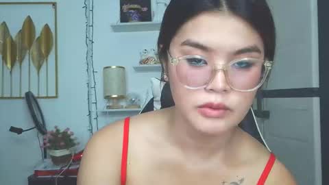 LES online show from 4, 12, 2025