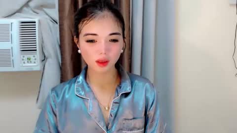 urcutie_ayah online show from 5, 12, 2025