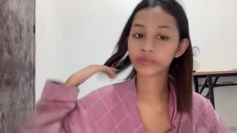 Snapshot of urdream_girl8 chatting on 14, 2, 2026 urdream_girl8 online show from 14, 2, 2026