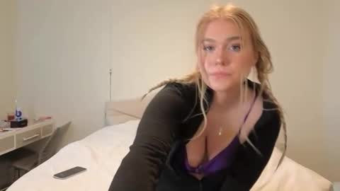 Snapshot of urfavcollegegirl chatting on 11, 2, 2025 Maryia Kay online show from 11, 2, 2025