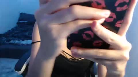 Snapshot of urlovely_yang03 chatting on 20, 11, 2025 juliana online show from 20, 11, 2025