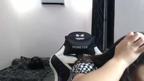 Snapshot of urlovely_yang03 chatting on 5, 12, 2025 juliana online show from 5, 12, 2025