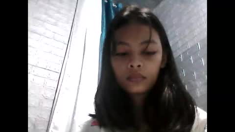 Snapshot of urlovely_yang03 chatting on 17, 12, 2025 juliana online show from 17, 12, 2025