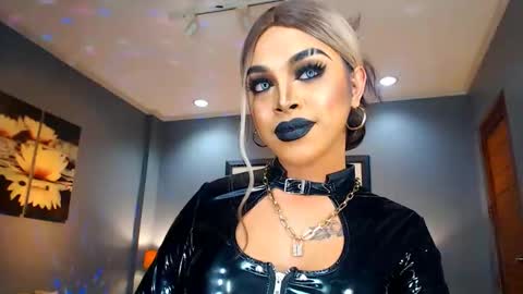 UrMajestyTyra online show from 3, 2, 2025