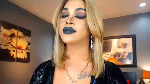 UrMajestyTyra online show from 12, 2, 2025