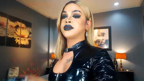 UrMajestyTyra online show from 25, 2, 2025