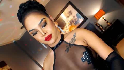 UrMajestyTyra online show from 24, 11, 2025