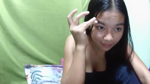 Snapshot of urskinnygirl4u18 chatting on 9, 3, 2025 Urskinnygirl4u18 - ROSE ROOM online show from 9, 3, 2025