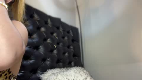 Snapshot of urtrans_princess chatting on 10, 6, 2026 Maria Im looking for a local and socal fucking guy online show from 10, 6, 2026