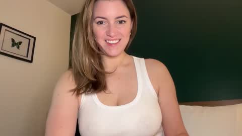 Snapshot of urwetdreamddd chatting on 22, 10, 2025 Dream online show from 22, 10, 2025