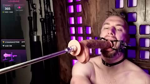 Snapshot of usemythroat664034 chatting on 10, 10, 2025 MalcolmRW online show from 10, 10, 2025