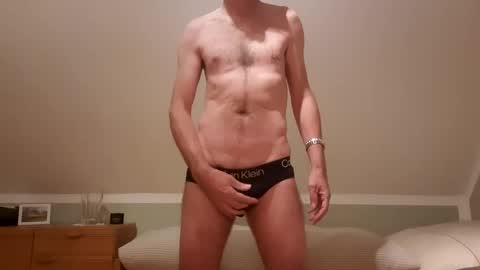 Snapshot of uwe_online chatting on 4, 11, 2025 UWE online show from 4, 11, 2025