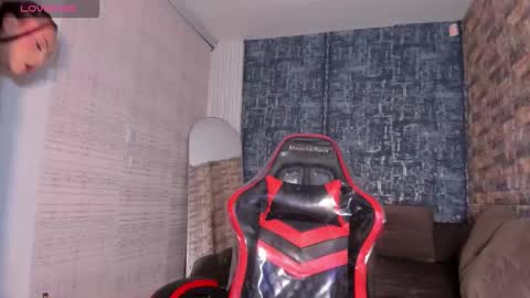 Snapshot of v_suckscock chatting on 13, 11, 2025 online show from 13, 11, 2025