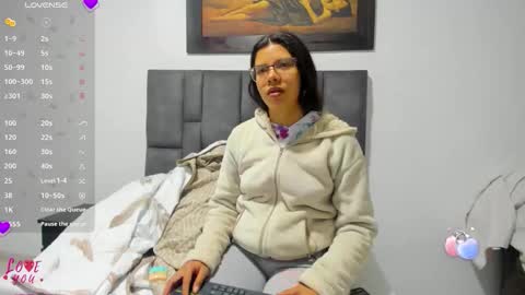 Snapshot of vahiolet_smith chatting on 6, 5, 2026 Vahiolet smith online show from 6, 5, 2026
