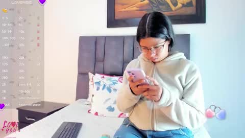 Snapshot of vahiolet_smith chatting on 14, 5, 2026 Vahiolet smith online show from 14, 5, 2026