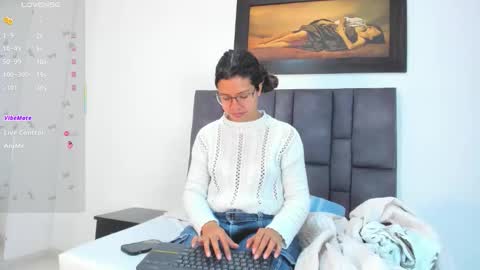 Snapshot of vahiolet_smith chatting on 9, 6, 2026 Vahiolet smith online show from 9, 6, 2026