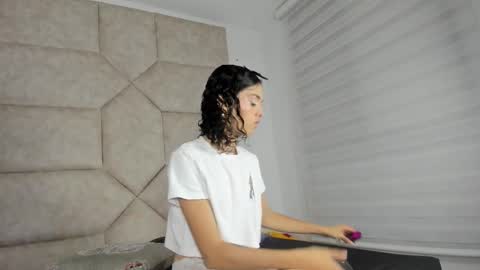 Snapshot of vaiolett_smith chatting on 20, 9, 2025 V A I O L E T T  S M I T H online show from 20, 9, 2025