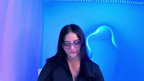 Snapshot of val_ferrer chatting on 7, 10, 2025 Valeria online show from 7, 10, 2025