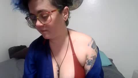 valarieak online show from 9, 10, 2025