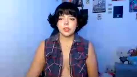 Snapshot of valenbeauty chatting on 9, 7, 2026 valenbeauty online show from 9, 7, 2026