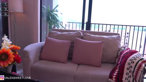 Snapshot of valensweetlove chatting on 4, 1, 2025 Valen online show from 4, 1, 2025
