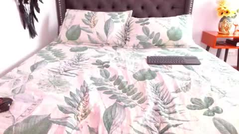 Valen Ferrer online show from 7, 10, 2025