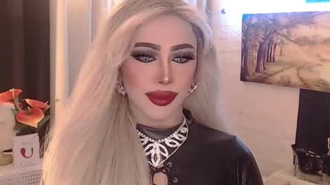 Snapshot of valentina_goddess_tsxxx chatting on 13, 9, 2025 Amanda online show from 13, 9, 2025
