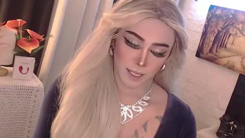 Snapshot of valentina_goddess_tsxxx chatting on 19, 9, 2025 Amanda online show from 19, 9, 2025