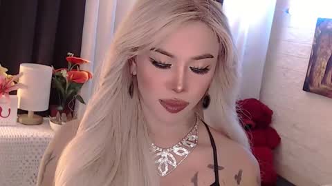 Snapshot of valentina_goddess_tsxxx chatting on 9, 10, 2025 Amanda online show from 9, 10, 2025