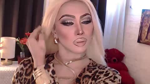 Snapshot of valentina_goddess_tsxxx chatting on 13, 10, 2025 Amanda online show from 13, 10, 2025