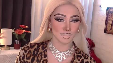 Snapshot of valentina_goddess_tsxxx chatting on 16, 10, 2025 Amanda online show from 16, 10, 2025