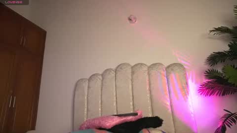 Snapshot of valentina_king18 chatting on 27, 6, 2026 VALENTINA online show from 27, 6, 2026