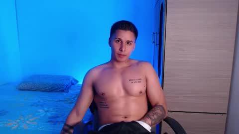 Snapshot of valentinosex_1 chatting on 20, 10, 2025 VALENTINO online show from 20, 10, 2025