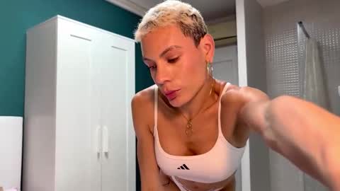 Snapshot of valeria_thonson chatting on 6, 11, 2025 valeria_thonson online show from 6, 11, 2025