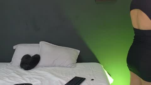 valeriaa cruz online show from 4, 6, 2026
