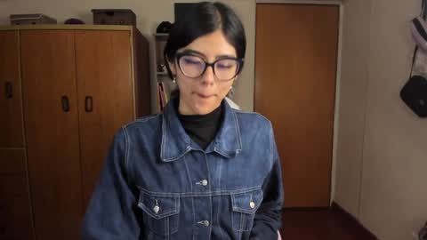 Snapshot of valerie__sky chatting on 17, 12, 2024 Val online show from 17, 12, 2024