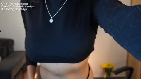 Snapshot of valeryrhouse_ chatting on 10, 12, 2024 All my links here online show from 10, 12, 2024