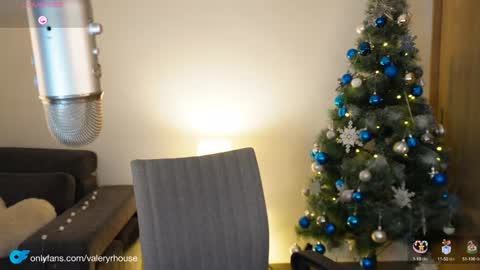 Snapshot of valeryrhouse_ chatting on 21, 12, 2024 All my links here online show from 21, 12, 2024