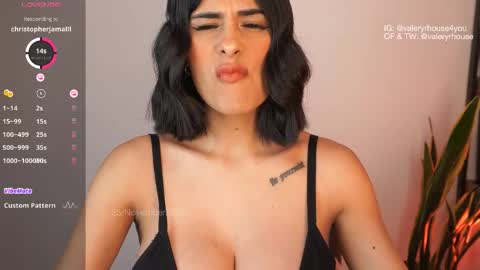 Snapshot of valeryrhouse_ chatting on 26, 11, 2025 All my links here online show from 26, 11, 2025