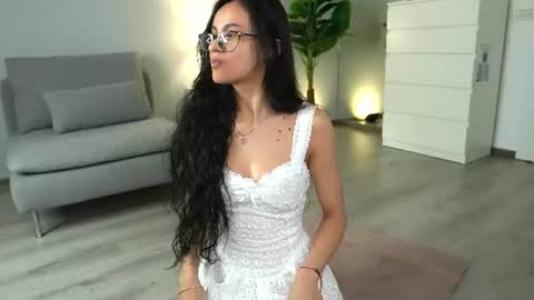 Snapshot of valexielux chatting on 14, 7, 2026 Vale online show from 14, 7, 2026