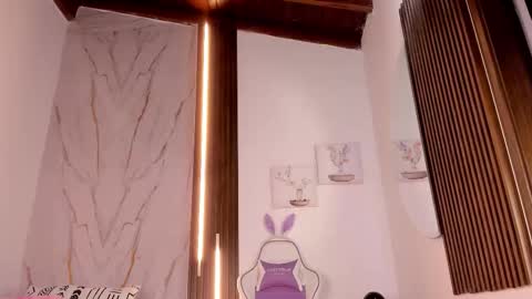 Vallolet Peach  online show from 20, 11, 2025