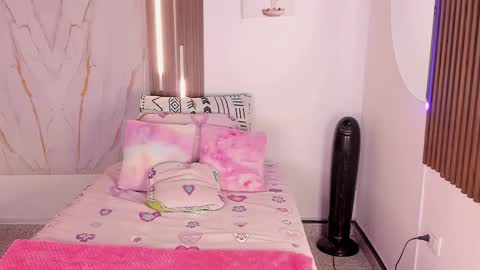 Vallolet Peach  online show from 24, 2, 2026